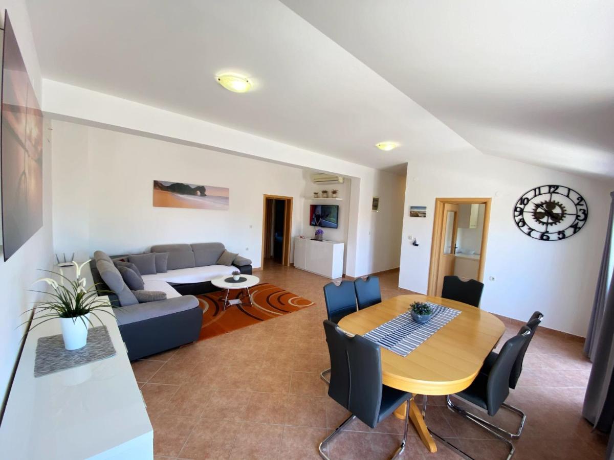 Apartments Saric 비오그라드나모루 외부 사진