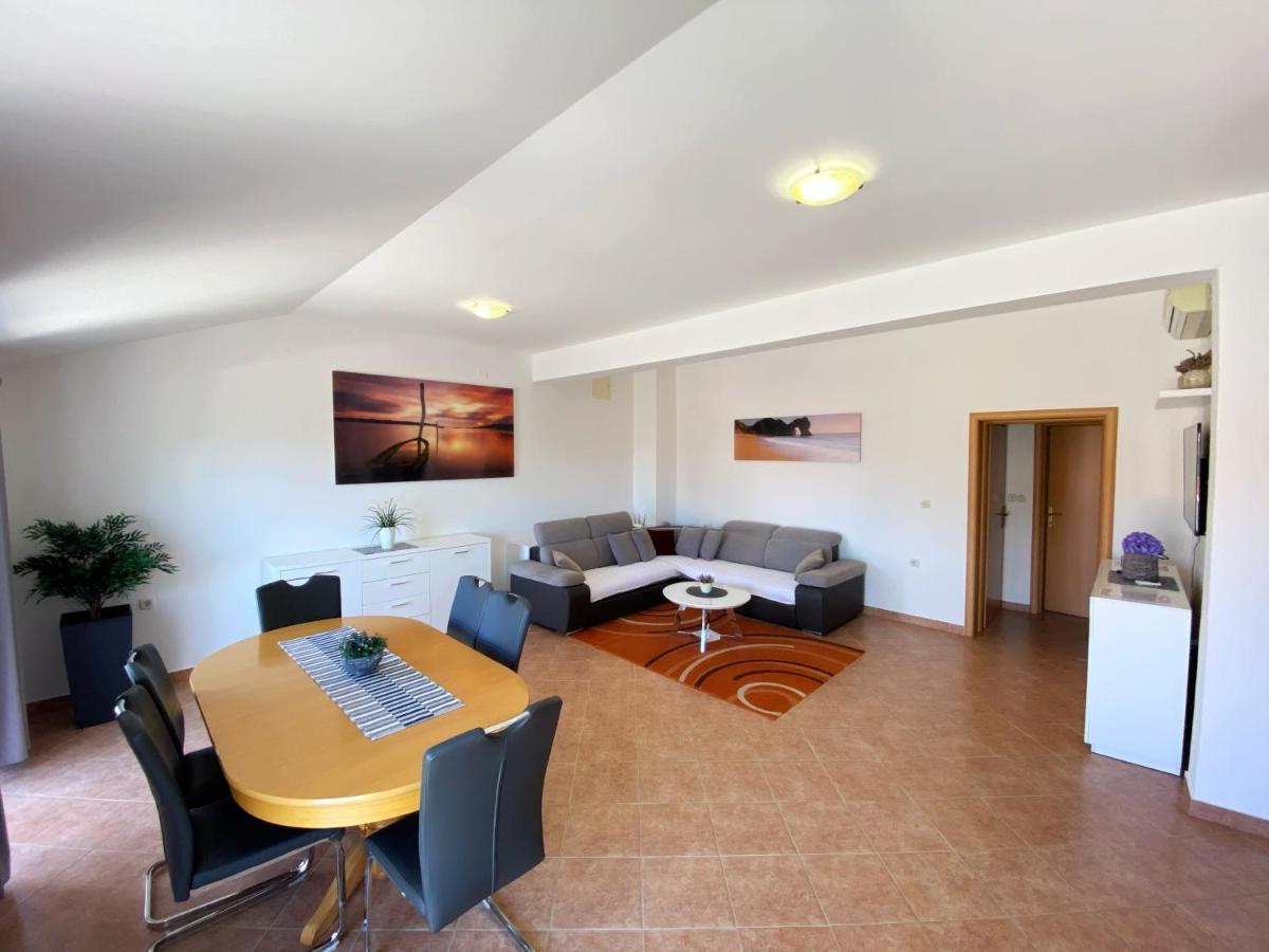 Apartments Saric 비오그라드나모루 외부 사진